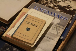 Lottanäyttelyn esinestä